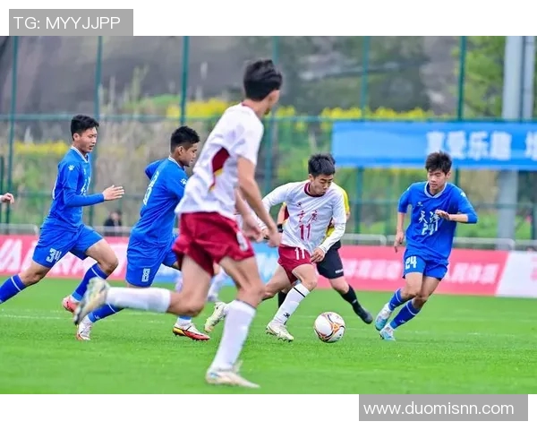 重庆足球队整体压制战术的优劣分析与未来发展方向探讨